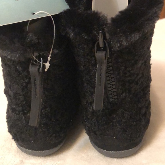 NWT faux Persian lamb black Inez boots from Tom’s with super soft fur lining - Picture 5 of 16